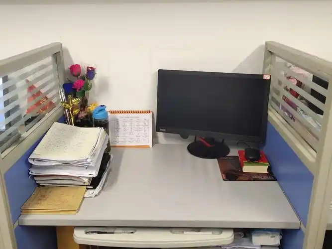 百色市实验小学教师办公室布置,整改情况及学校领导到迎龙二小开展