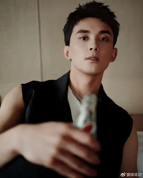 天生「高冷脸」男艺人 #2:吴磊