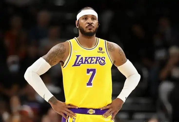 这样的表现显然是出色的,安东尼的油箱里仍然有不少油,可是湖人在去年