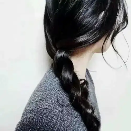 高冷气质女生头像侧脸_第1页