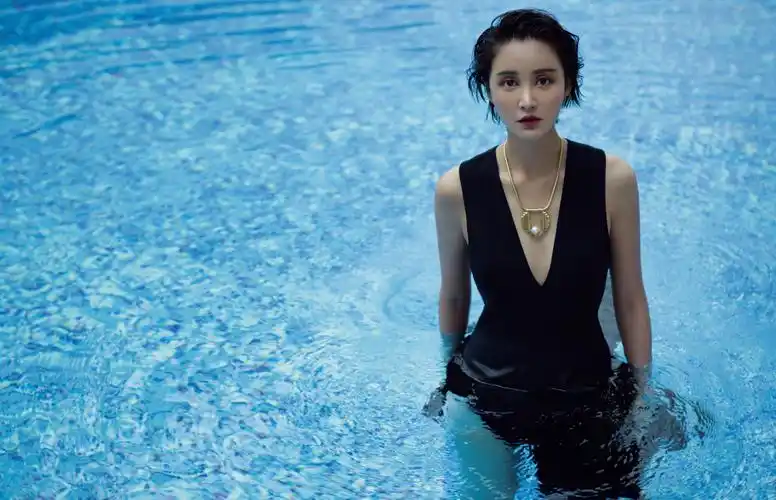 张歆艺再晒孕肚照,身材和穿着成亮点