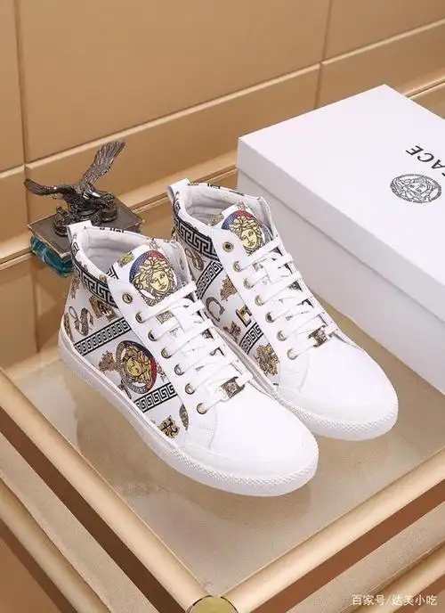 范思哲经典高帮男鞋简单不失品味散发时尚帅气气息