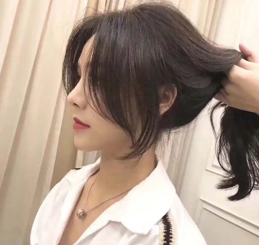 "大饼脸"这四款发型才洋气,时尚又显脸小,给你的颜值加分!