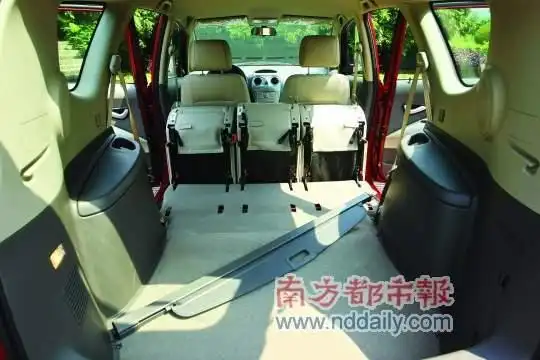 p>    座椅折叠后,释放出大空间. /p>