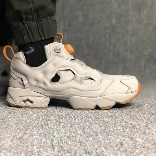 锐步reebok instapump fury经典充气跑鞋