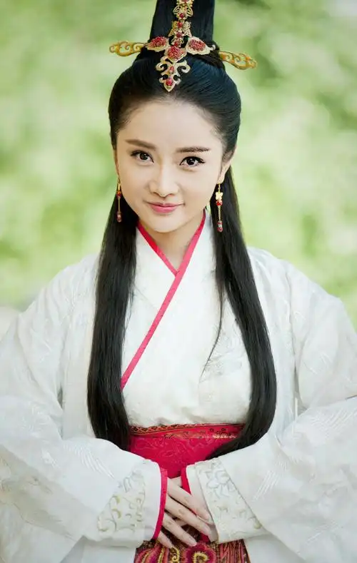 郭萱《龙族的后裔》开播 化身公主勇敢追爱