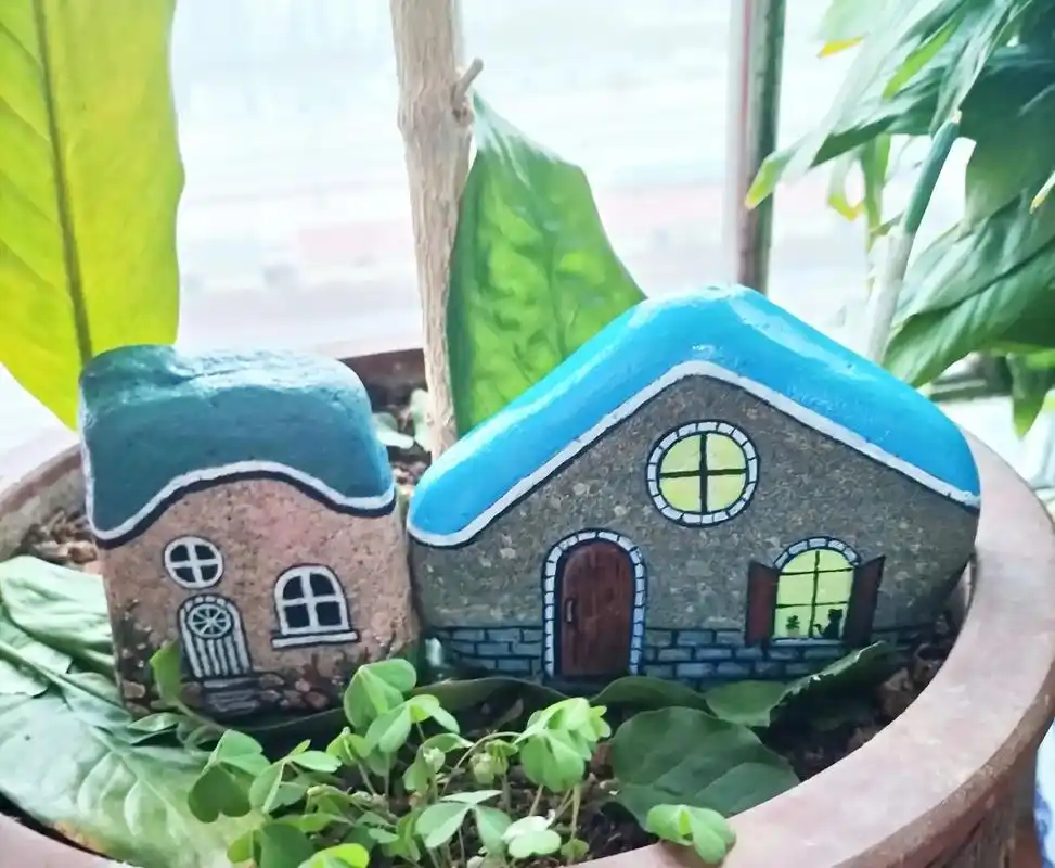 我的手工作品 #手绘石头画 #石头画房子@dou 小助手  - 抖音