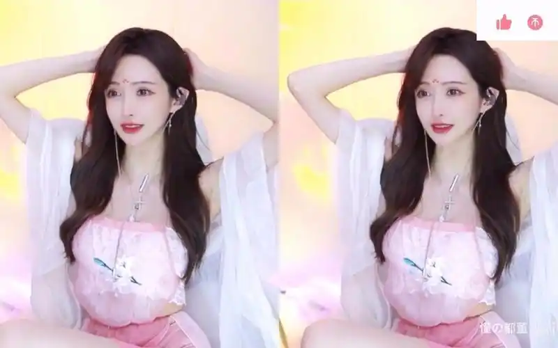 王羽杉吃鸡主播大长腿粉色分叉裤