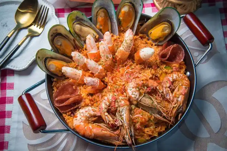 西班牙蟹肉海鲜炒饭(2人份)$388