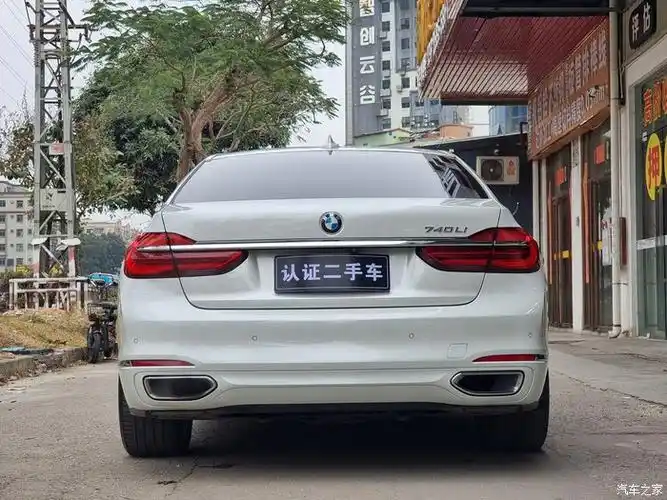 16年白色宝马740li四座尊享