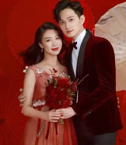 原创31岁马可与王丹妮官宣孩子后夫妻俩一组婚纱照曝光夫妻相十足