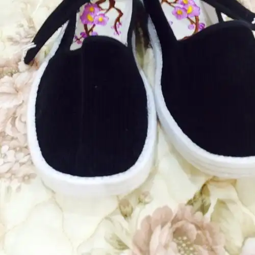 恩施少数民族纯手工编织各种样式布鞋,拖鞋,鞋垫.需要联系.