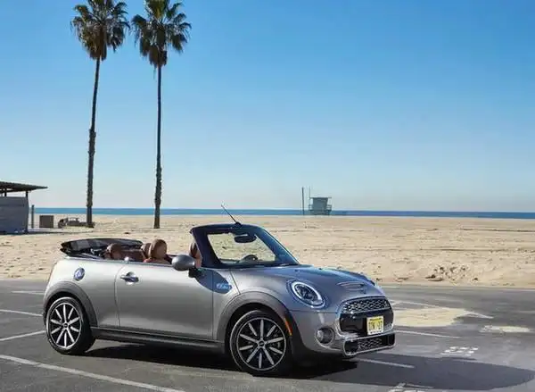 最新mini cooper s敞篷车 一个充满高科技的大玩具