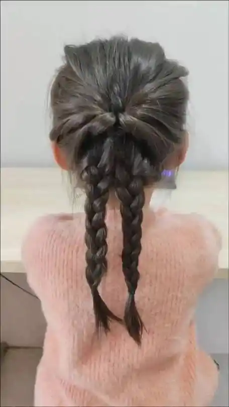 有女儿的试试看,很清爽适合新手#编发教程#999款经典发型的微博视频