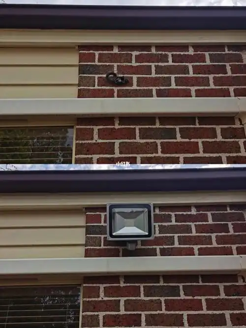 墨尔本电工室外感应灯