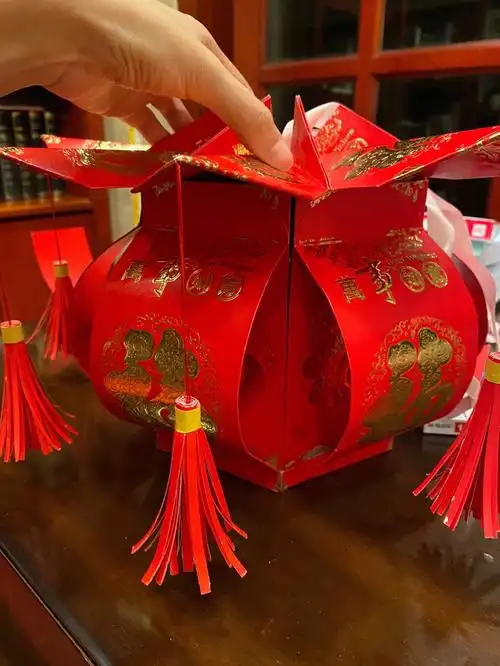 老母亲半夜三更做灯笼