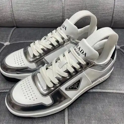 prada新款三角标运动鞋银色太妙了