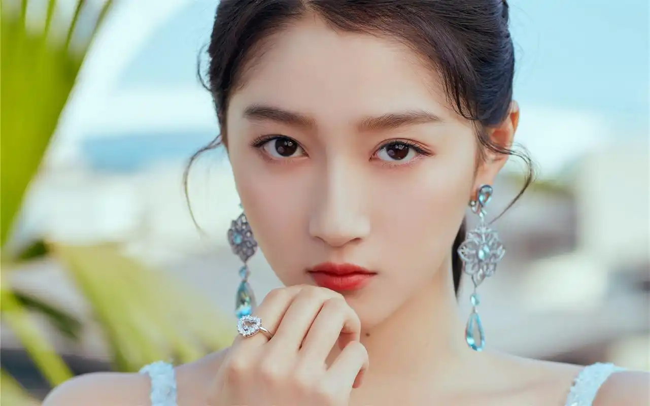 美女明星关晓彤桌面壁纸