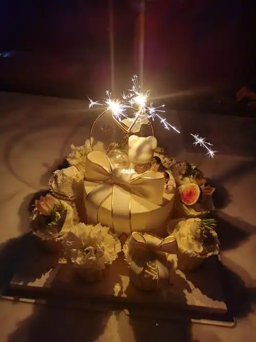 网红生日蛋糕,真的很漂亮,实物比照片好看多了