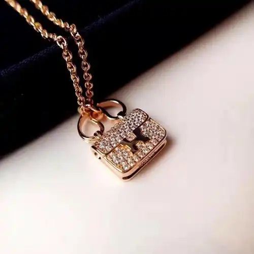 爱马仕包包项链女925纯银h字母吊坠满钻网红锁骨链工厂直供跨境