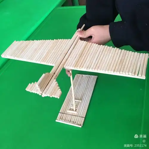 写美篇制作材料:一次性筷子,胶水 3号                  作品名称