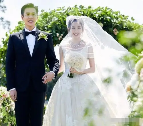 有种不起眼叫马思纯唐艺昕婚礼李沁宋茜当伴娘她却司仪命