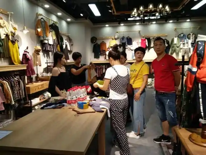 (全国客商到大象城看货拿货)同时,大象城正与温州