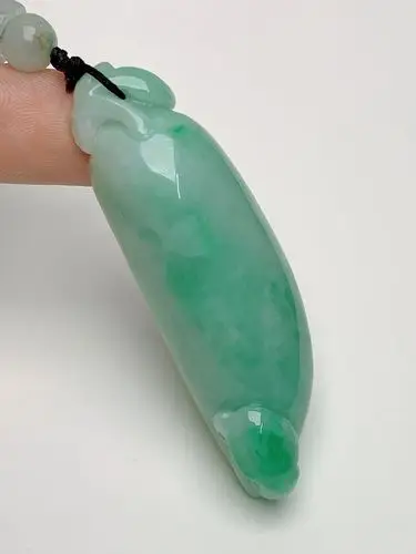 色泽清爽绿福瓜翡翠挂件