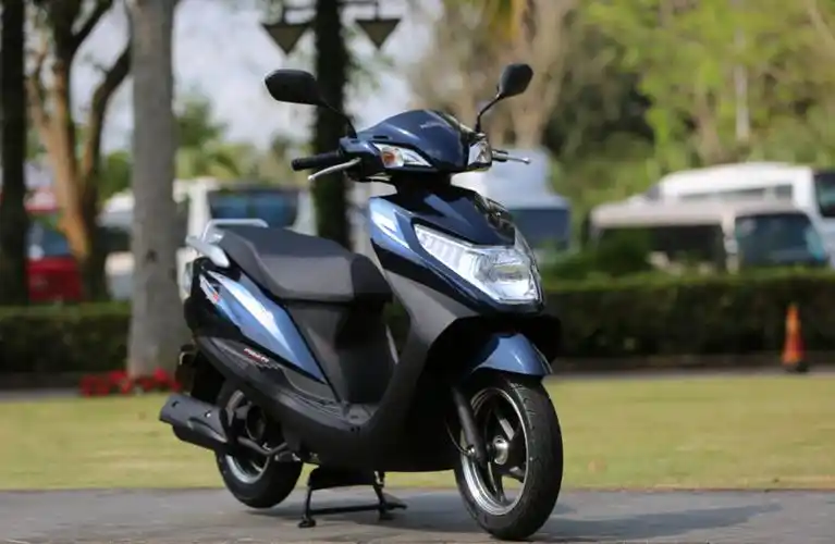 适合通勤代步的五羊本田踏板车,颜值高,座高735mm,售价9780元