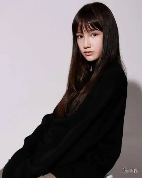 今天要给大家介绍的是日本新生代模特山口来乐(山口らいら),她是日澳