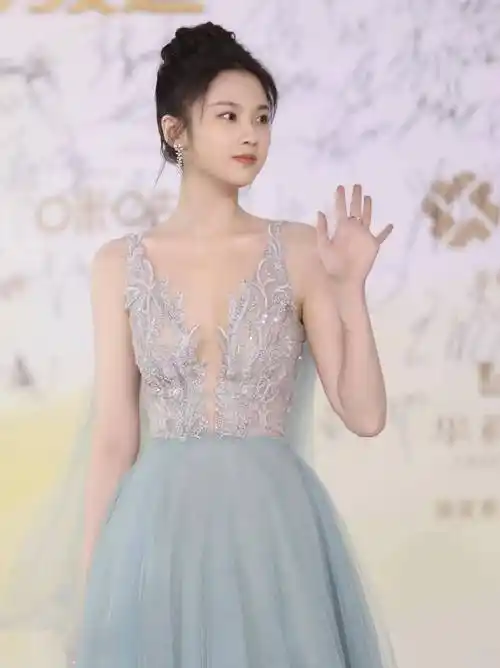 女星张慧雯时尚写真:公主仙女,楚楚动人