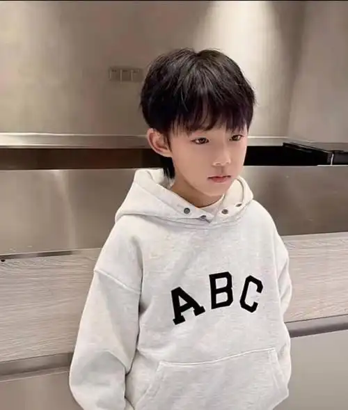 时代峰峻星探真的时刻都在工作这么小的孩子就看中了