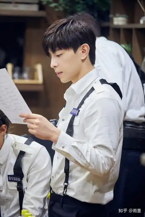 如何评价邓伦在密室大逃脱第二季里的表现