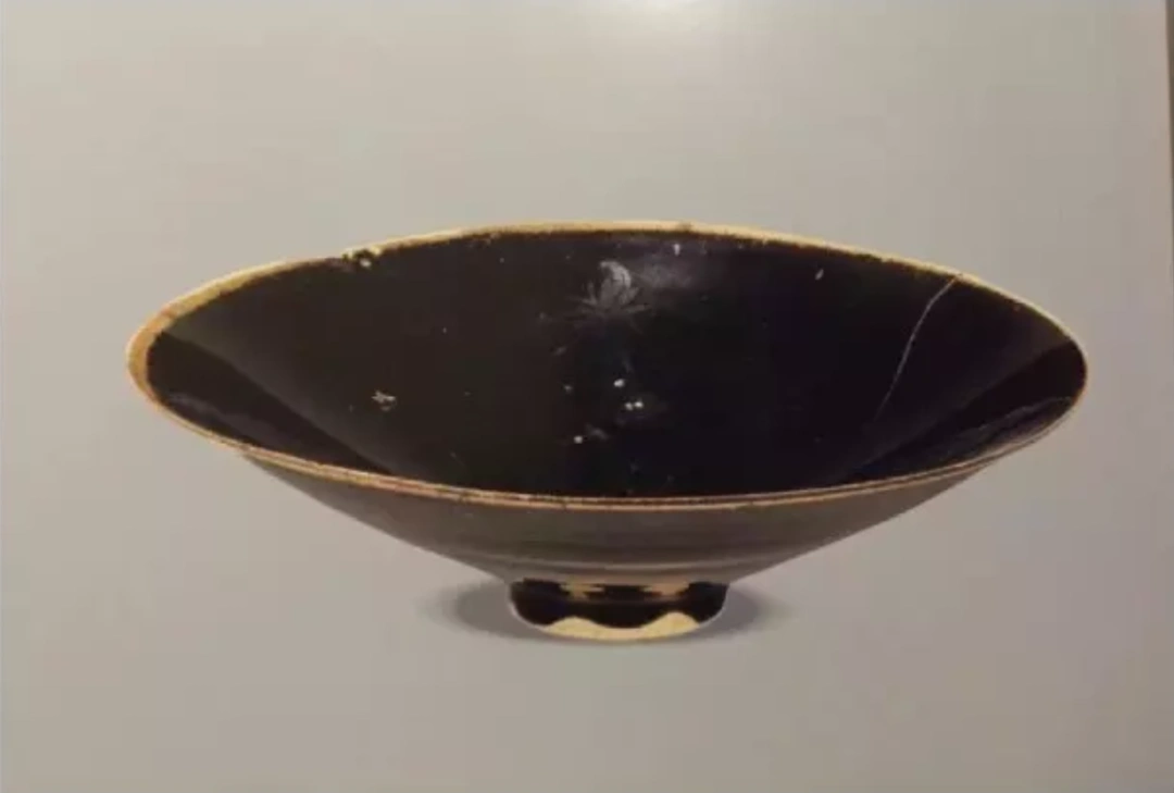 宋 定窑黑釉描金盏 日本静冈县moa美术馆藏