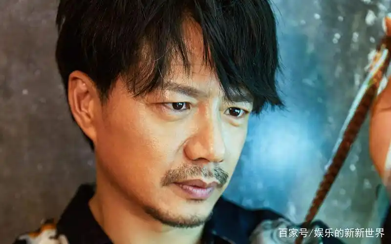 段奕宏饰演袁朗, 他凭借《烈日灼心》获得第18届华鼎奖中国最佳电影男