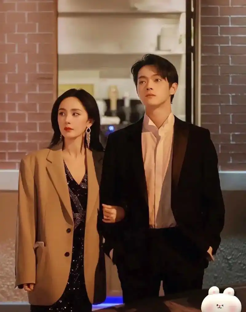 杨幂,许凯.#醒图  #爱的二八定律 # - 抖音