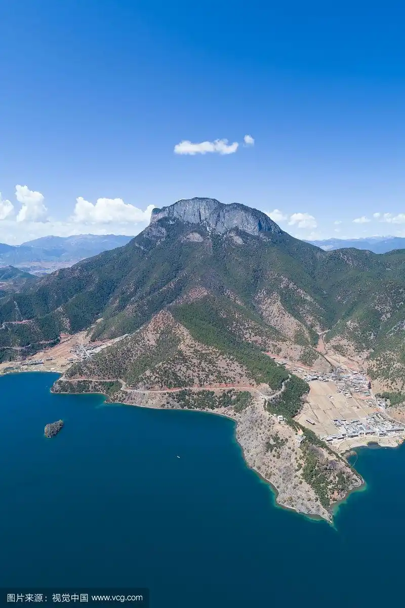 云南泸沽湖格姆女神山