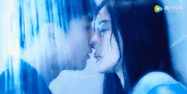 薛之谦对记者说,整个剧本的三分之一都是他改的,其中包括吻戏