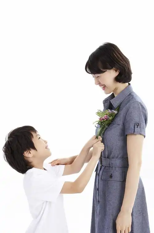 儿子给妈妈献花高清图片图片素材下载(图片id:41124)_-生活人物-图片