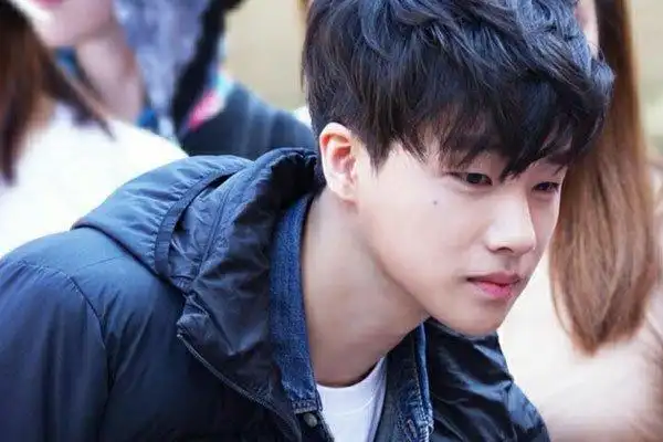 ikon金振焕夜店事件是怎么回事暧昧到这种地步是同志吗