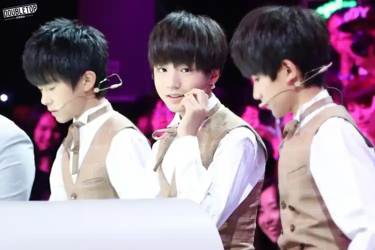 tfboys王俊凯2014828年代秀crlogo