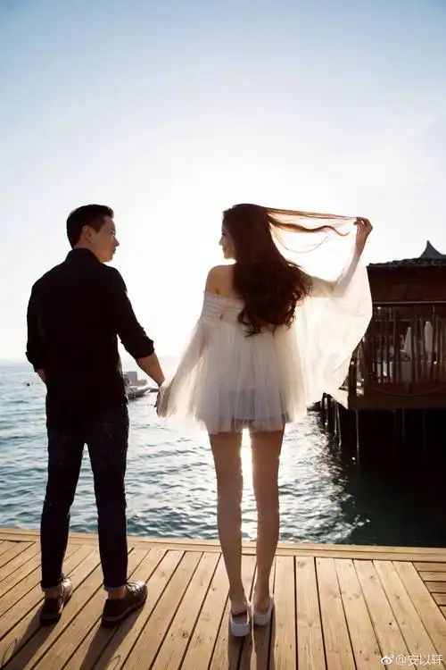 安以轩晒九张情侣大片,携帅气老公上镜大秀恩爱,着实甜到网友