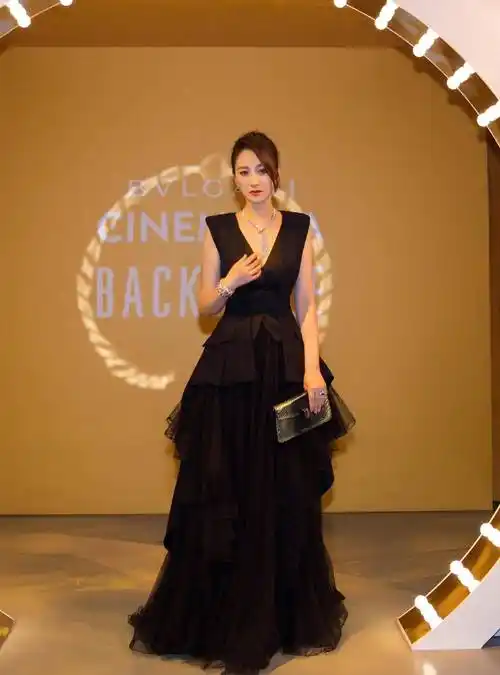 "人间宠儿"李小冉:被魔鬼前任威胁4年,男闺蜜砸5亿甘心接盘_孙东海