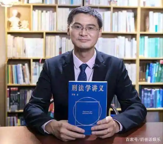 1,罗翔叫法外狂徒张三是因为每次用案例举例子,人物角色几乎都是张三