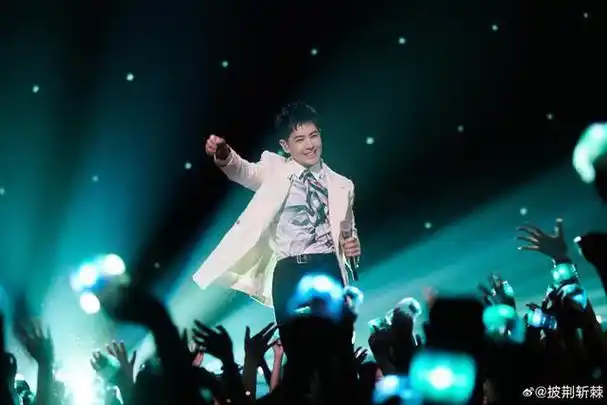披荆斩棘3初舞台开播林志颖再唱十七岁的雨季