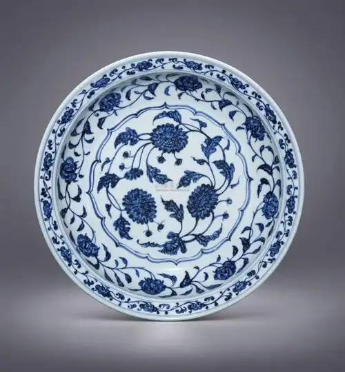 龙泉窑青釉暗刻菊花纹花盆明代前期菊花纹多承袭元代青花瓷器纹饰,且