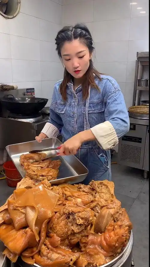 最努力的卤肉西施