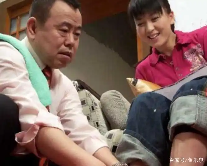 高秀敏为了事业辜负了深情李云启,但靠热情豪爽赢得老百姓好人缘