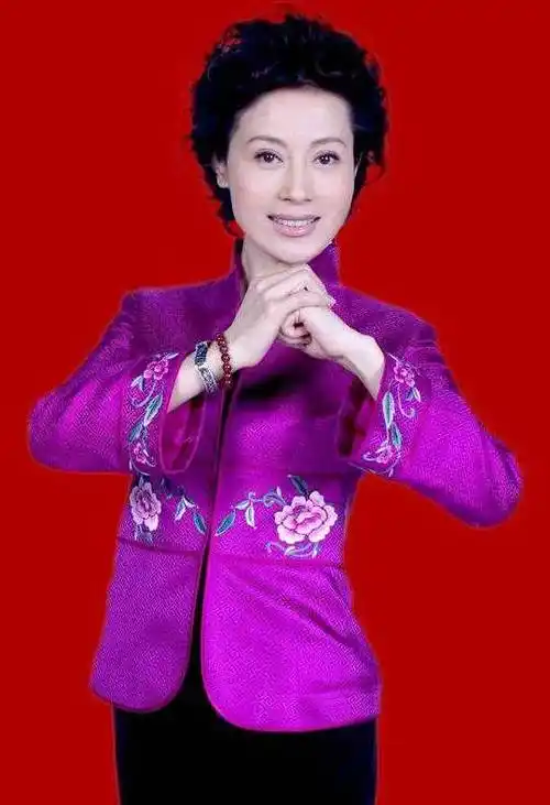 她挤走原配嫁导演,结婚19年不生娃被分手,今68岁孤单一人_邬倩倩