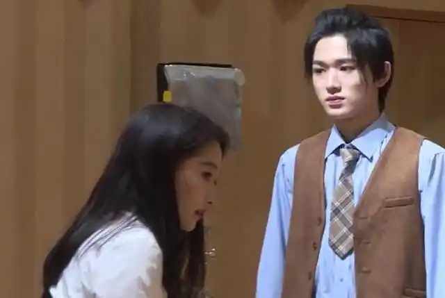 鹿晗教关晓彤跳敏感还蹲墙角为女友鼓掌鹿彤cp总算同框